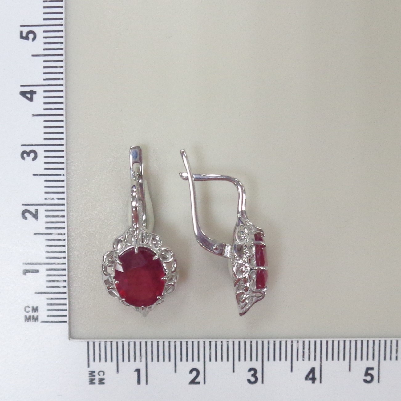 Серьги из белого золота с рубинами